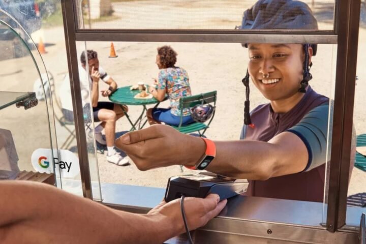 Person using the Fitbit Charge 6 to make a contactless payment