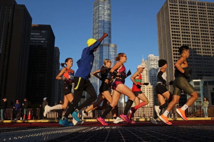 Marathon runners head down Columbus Drive in the early sunlight as the Bank of America Chicago Marathon starts on Oct. 9, 2022